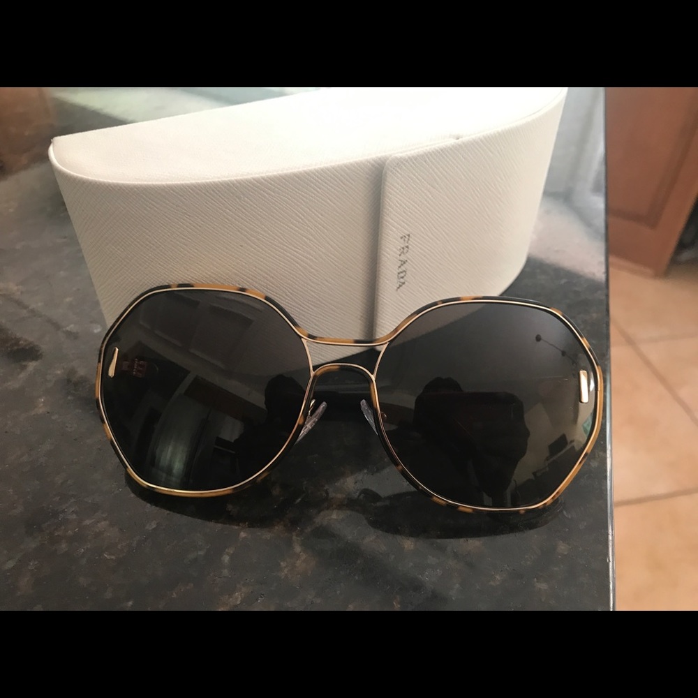NWOT Prada Sunglass
